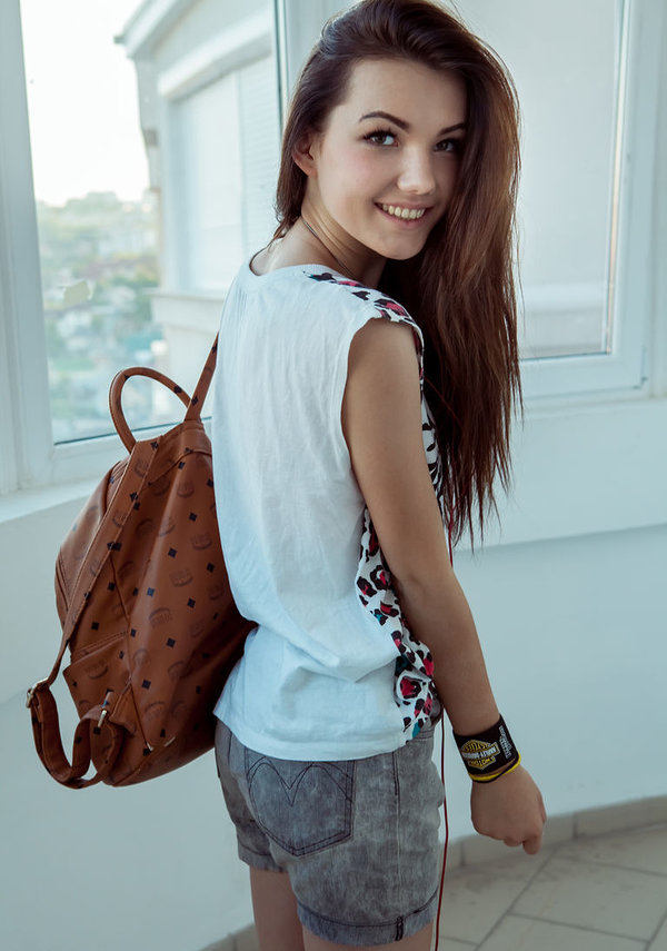 Полина, 18